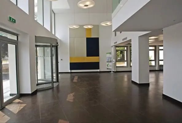 11 Avenue Morane Saulnier, Vélizy-Villacoublay to rent - Lobby - Image 2 of 7