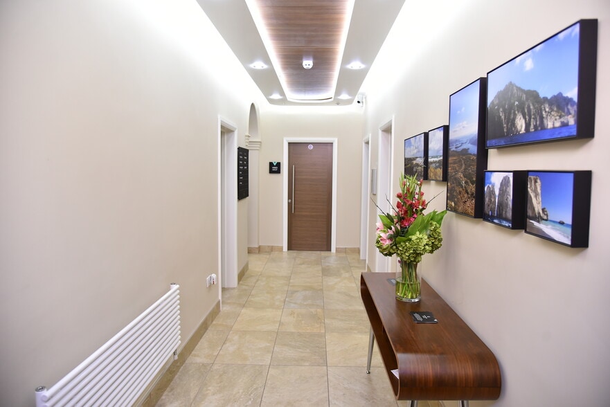 South Parade, Doncaster to rent - Interior Photo - Image 1 of 5