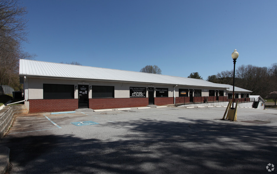 195 E Jarrard St, Cleveland, GA for rent - Primary Photo - Image 1 of 3