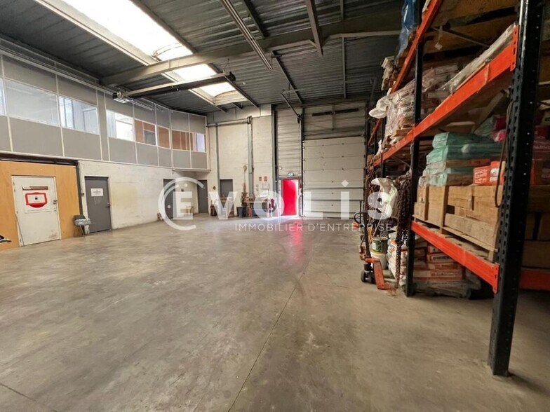 Light Industrial in Bretigny Sur Orge to rent - Interior Photo - Image 2 of 12
