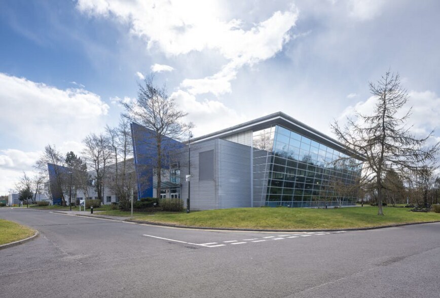 3 Hunt Hl, Cumbernauld for sale - Building Photo - Image 1 of 1