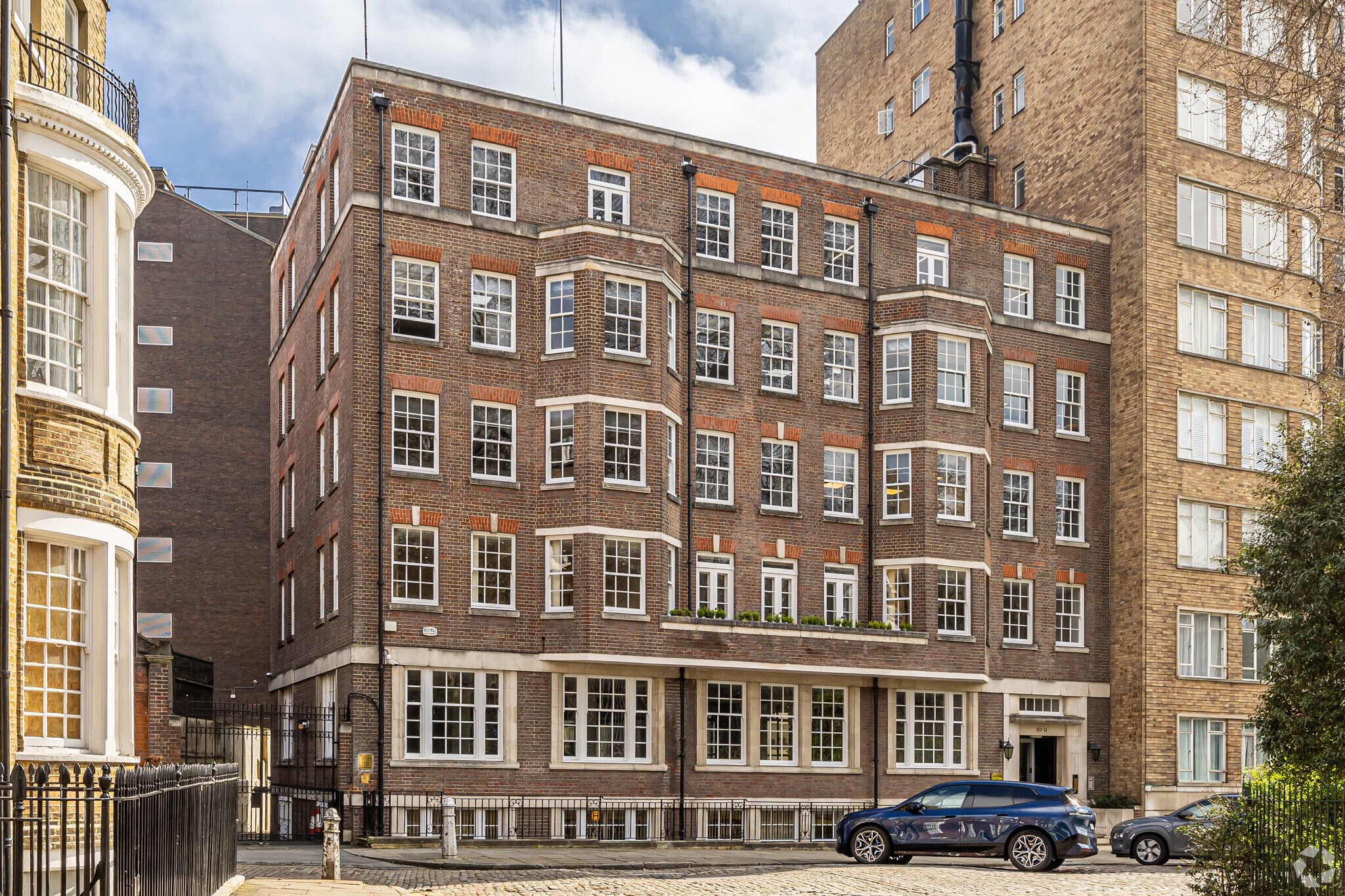 10-11 Charterhouse Sq, London to rent Building Photo- Image 1 of 7