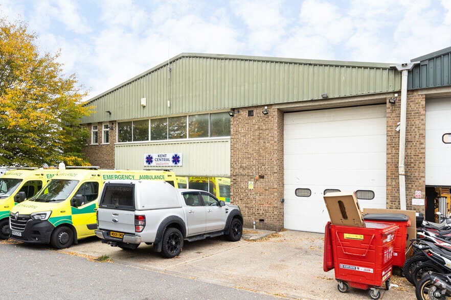 Bircholt Rd, Maidstone to rent - Building Photo - Image 1 of 3