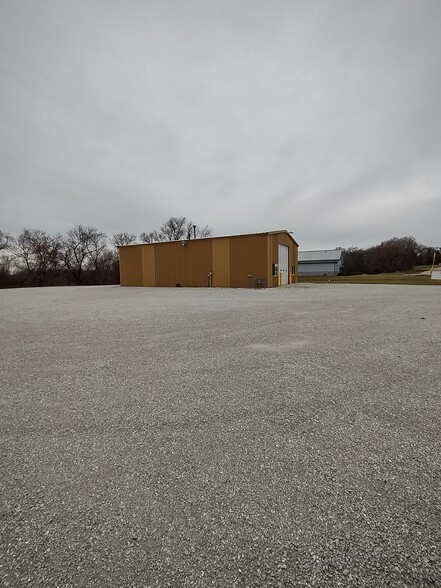 117 N Oakridge Dr, North Prairie, WI for rent - Building Photo - Image 3 of 8