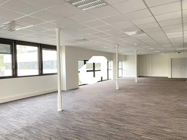 53 Rue De L'Etang, Limonest to rent - Building Photo - Image 3 of 34