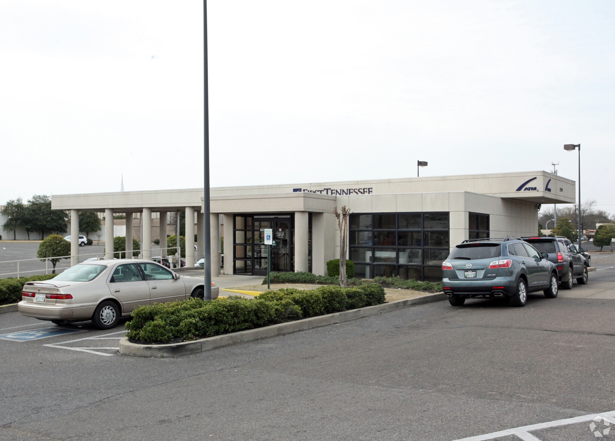 1215 E Shelby Dr, Memphis, TN to rent Building Photo- Image 1 of 3