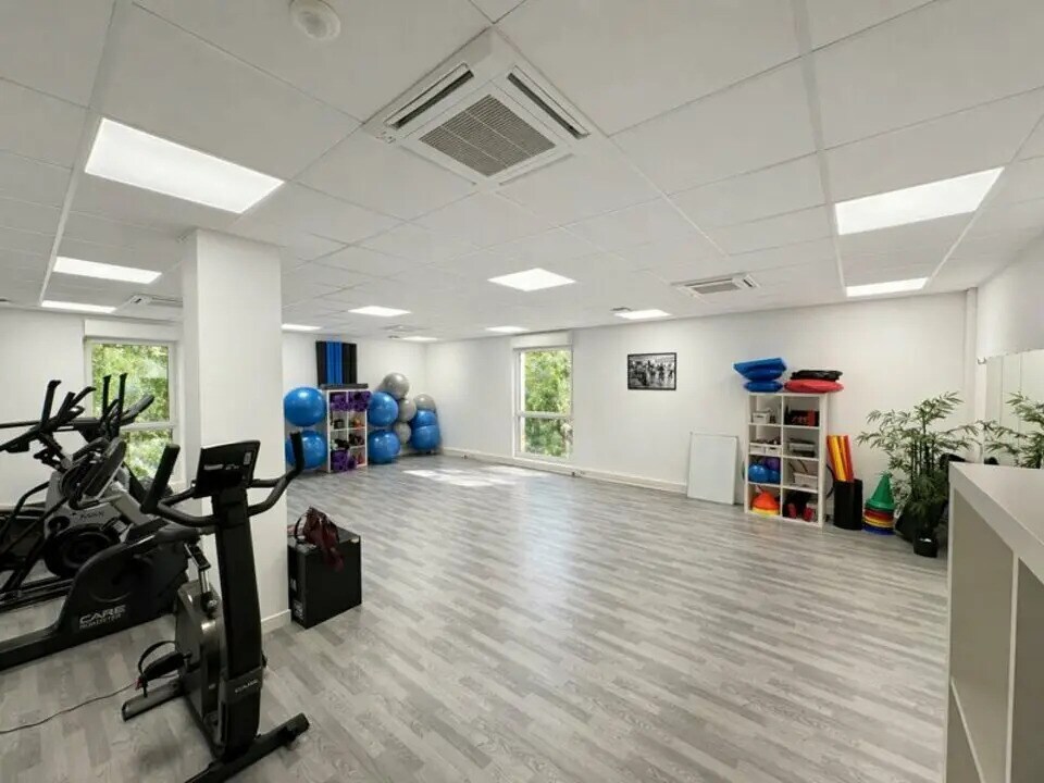 Location Bureaux 77 m² - Photo 1
