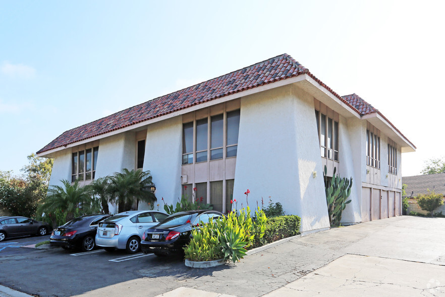 21062 Brookhurst St, Huntington Beach, CA for rent - Building Photo - Image 2 of 9