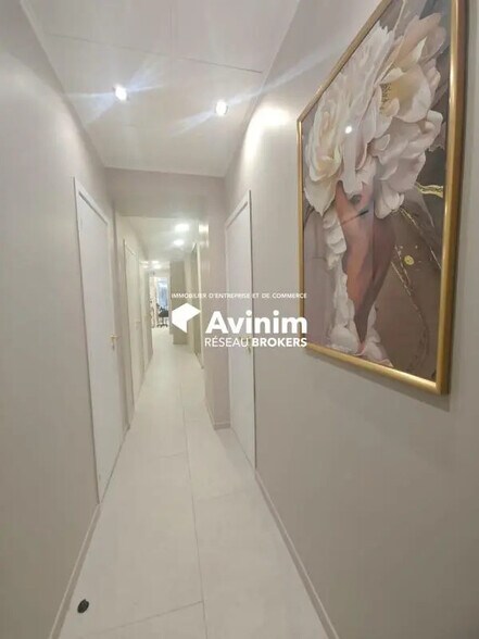 Light Industrial in Nice for sale - Interior Photo - Image 3 of 11