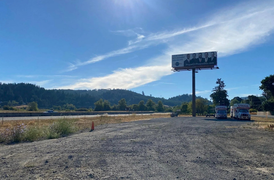 25591 Yamhill River Unit B rd, Sheridan, OR for rent - Primary Photo - Image 1 of 3