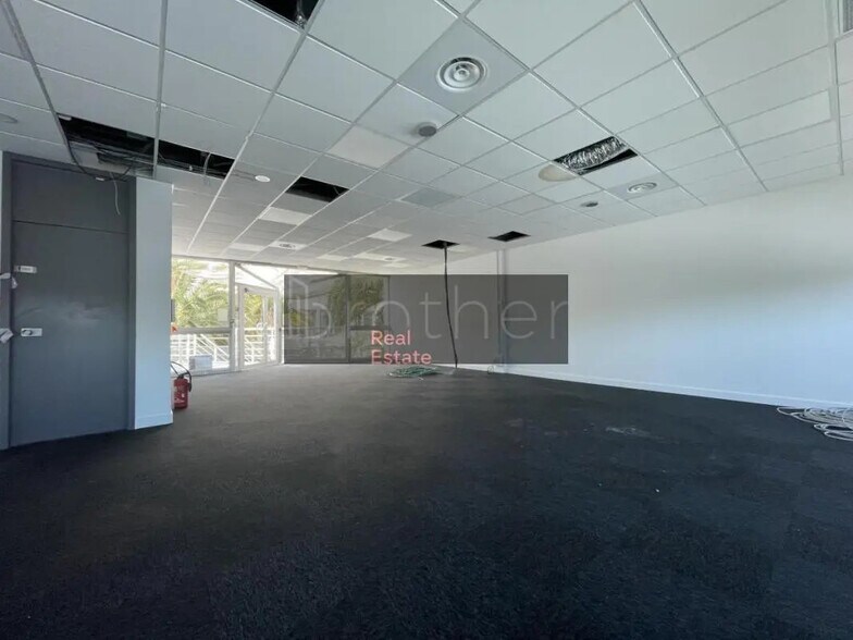 Office in Bordeaux for sale - Interior Photo - Image 3 of 6
