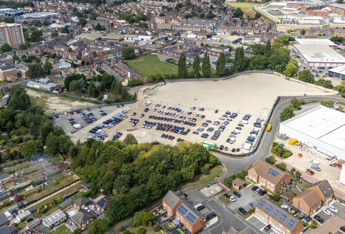 Colinsway, Wakefield to rent Building Photo- Image 1 of 2