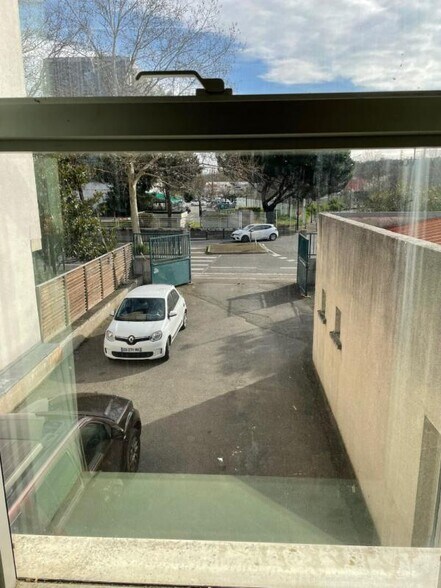 Industrial in Toulouse to rent - Building Photo - Image 2 of 3