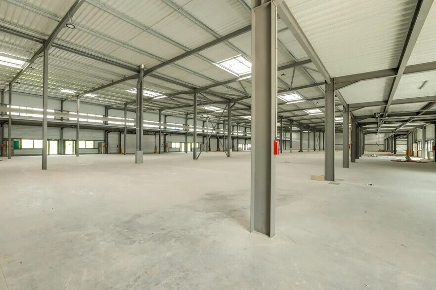 Light Industrial in Aulnay-sous-Bois to rent - Interior Photo - Image 3 of 14