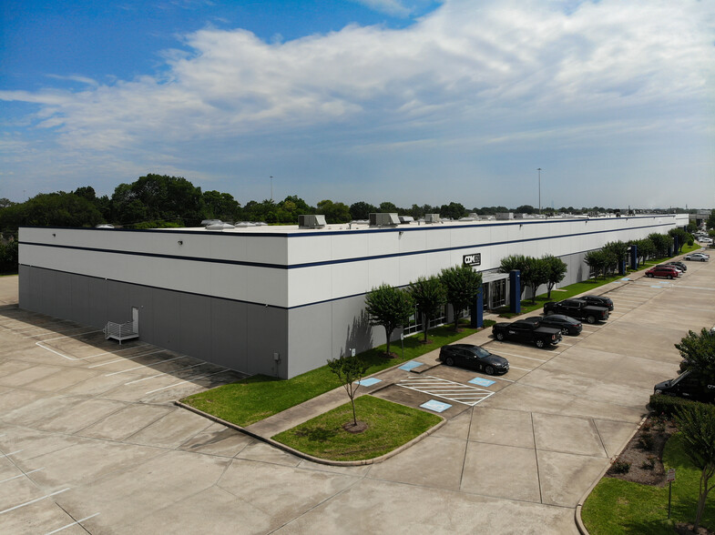 9330 W Airport Blvd, Houston, TX for rent - Primary Photo - Image 1 of 6