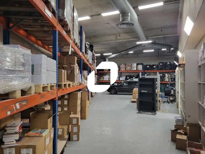 3/5 Allée De La Seine, Ivry-sur-Seine to rent - Interior Photo - Image 3 of 18