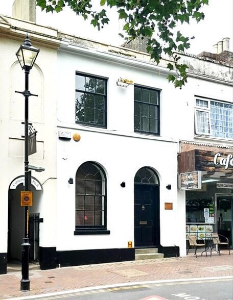 27 High St, Ashford to rent - Primary Photo - Image 2 of 3
