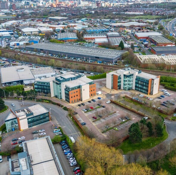 City West Leeds portfolio of 3 properties for sale on LoopNet.co.uk - Building Photo - Image 2 of 5