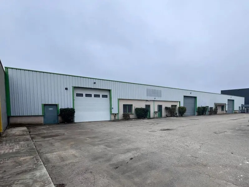 Light Industrial in Pusignan to rent Building Photo- Image 1 of 6