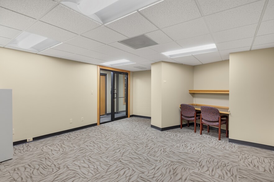 9 3rd St N, Great Falls, MT for rent - Lobby - Image 3 of 34