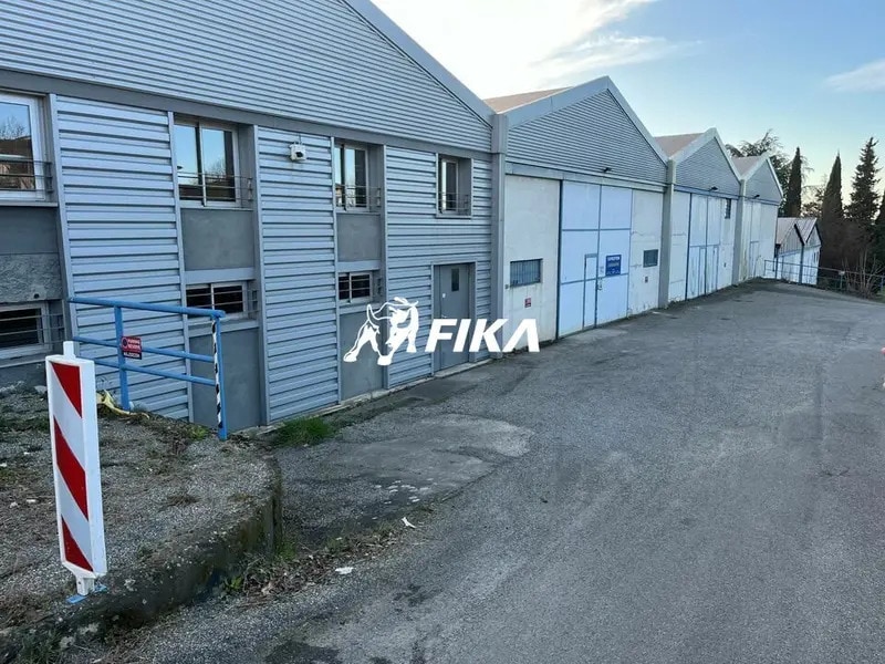 Location Local d'activités 1 911 m² - Photo 1