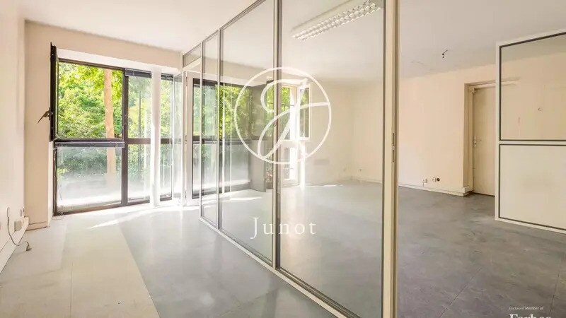 Office in Paris for sale - Building Photo - Image 3 of 12