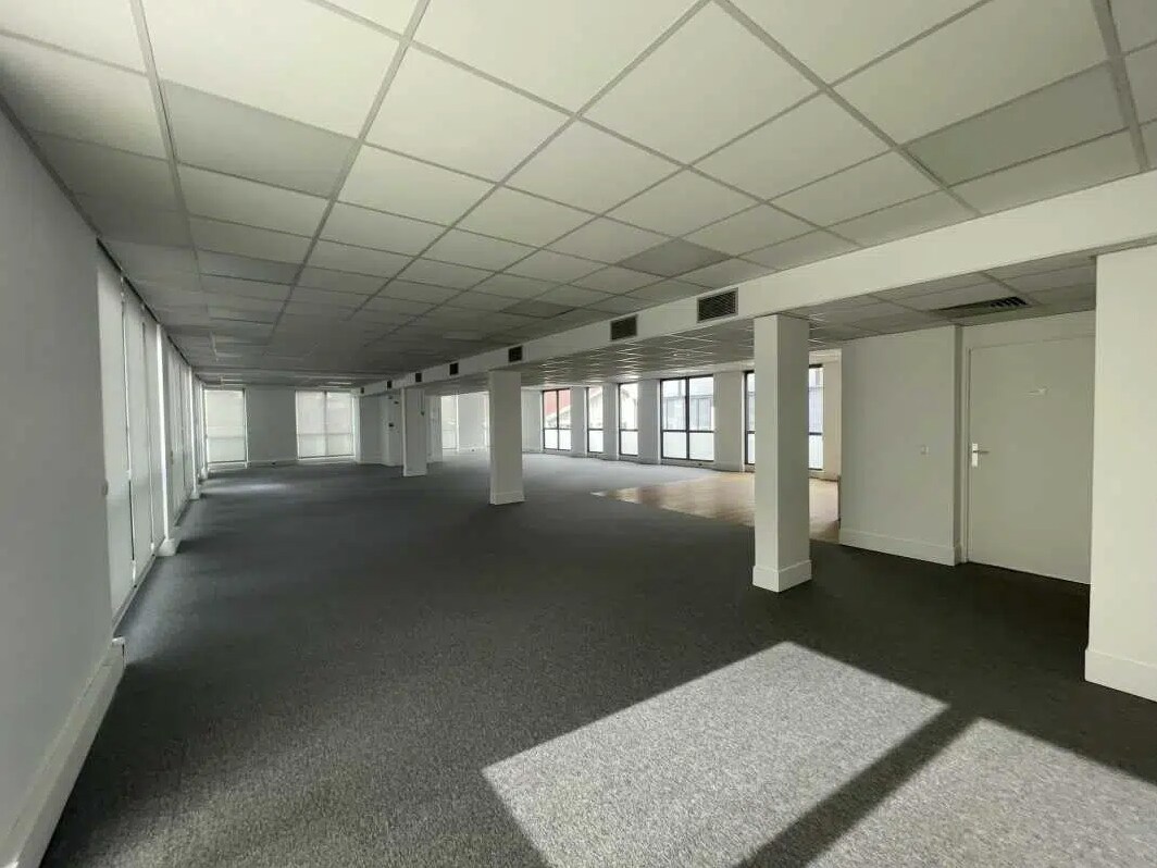 Office in Montreuil to rent Interior Photo- Image 1 of 2