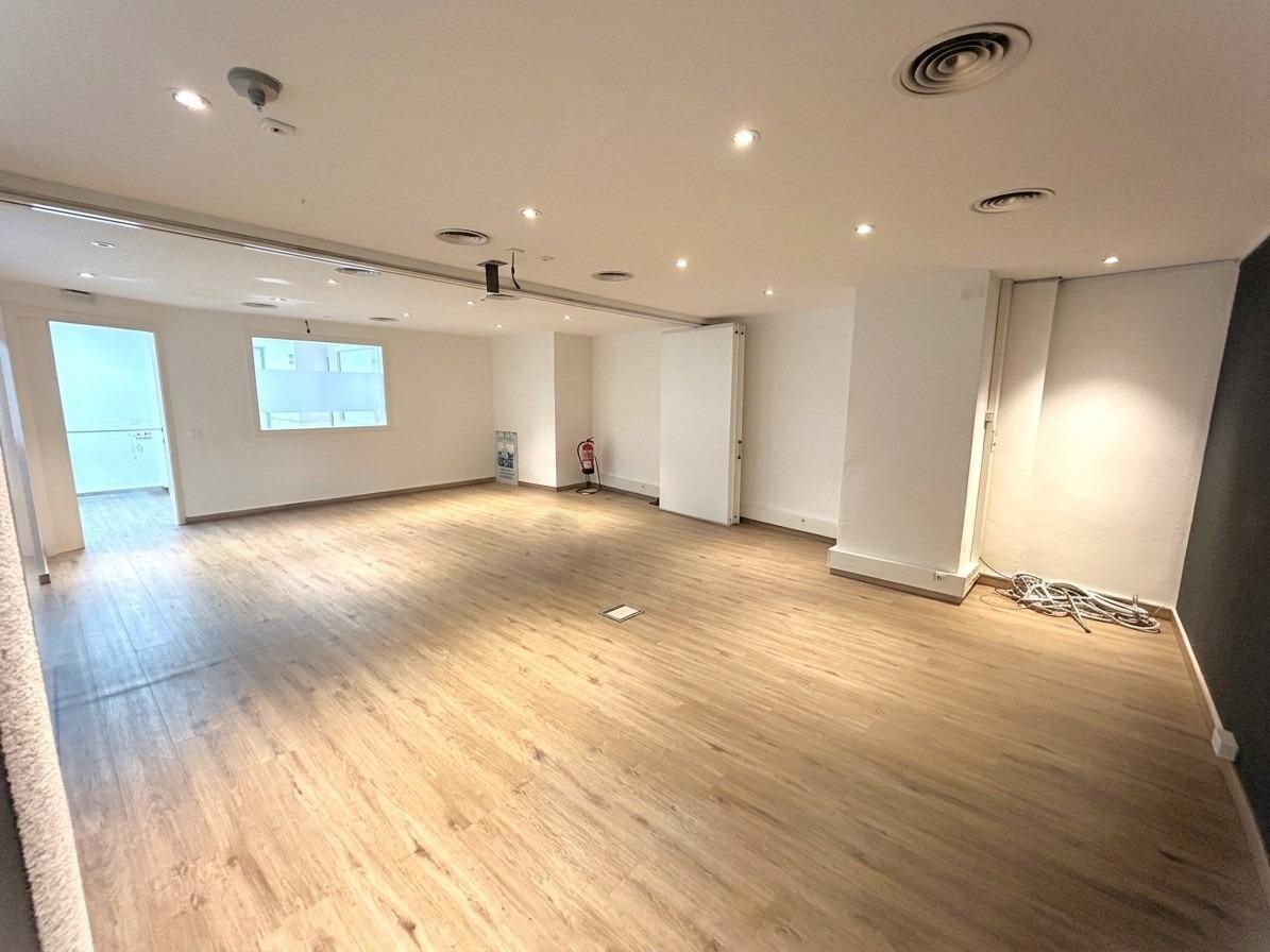 Retail in Barcelona, Barcelona to rent Interior Photo- Image 1 of 14