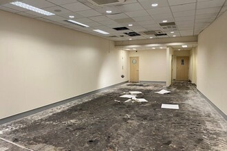 17-23 Cowell St, Llanelli to rent Interior Photo- Image 2 of 3