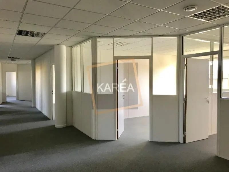 Office in Magny-le-Hongre to rent Building Photo- Image 1 of 3