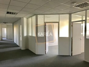 Office in Magny-le-Hongre to rent Building Photo- Image 1 of 3