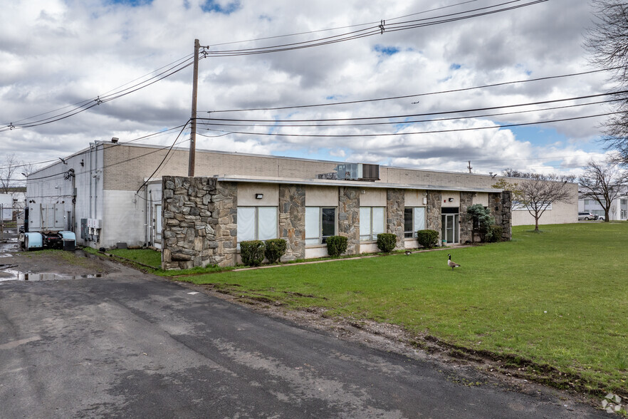 6 Mileed Way, Avenel, NJ for sale - Primary Photo - Image 1 of 1