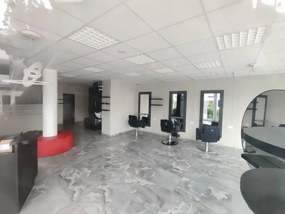 Retail in La Verpillière for sale Interior Photo- Image 1 of 4