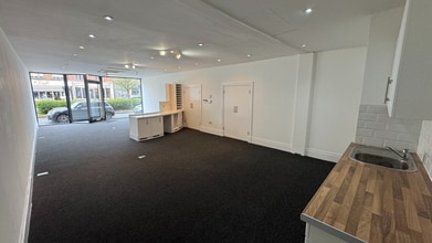 265 High Rd, Loughton to rent Interior Photo- Image 2 of 7