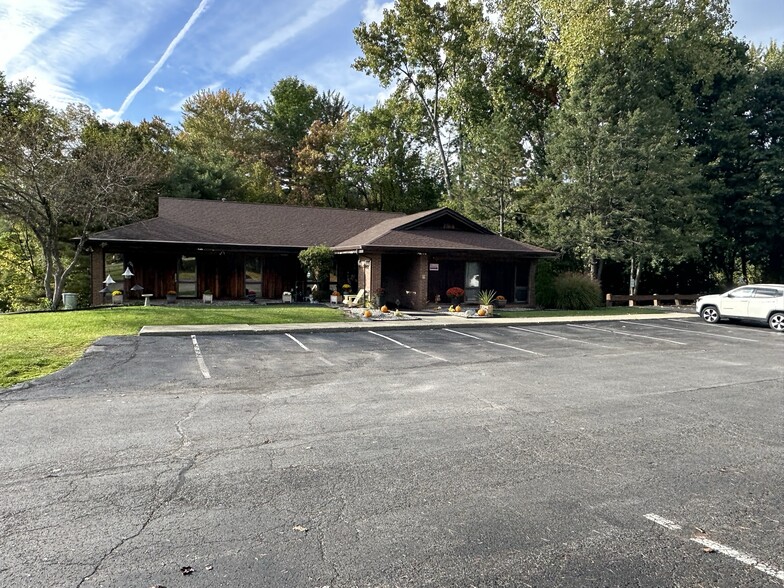 2093 Western Ave, Guilderland, NY for rent - Building Photo - Image 1 of 14