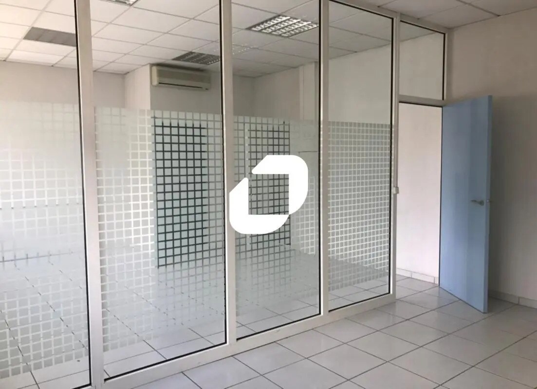 Office in Grenoble to rent Interior Photo- Image 1 of 9