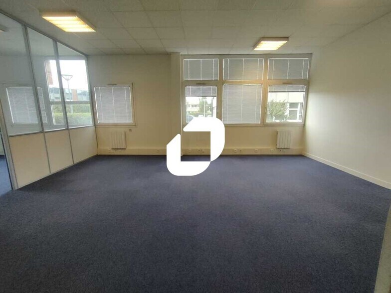Office in Bièvres to rent - Interior Photo - Image 2 of 9