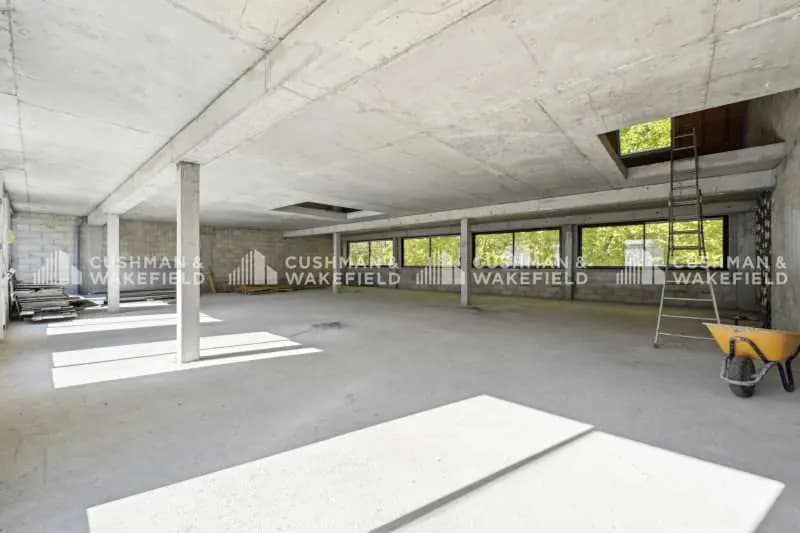 Retail in Montrouge to rent Building Photo- Image 1 of 1