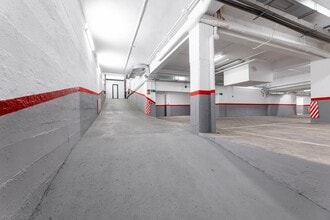 Retail in Madrid, Madrid to rent Interior Photo- Image 2 of 23