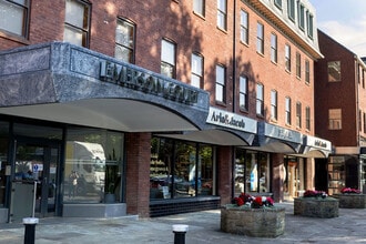 Alderley Rd, Wilmslow to rent Building Photo- Image 2 of 7