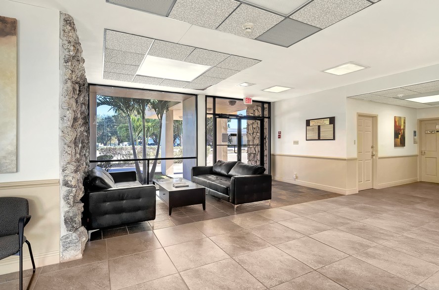 1620 Medical Ln, Fort Myers, FL for rent - Lobby - Image 3 of 13