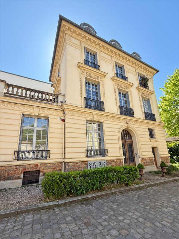 Office in Versailles for sale Building Photo- Image 1 of 10