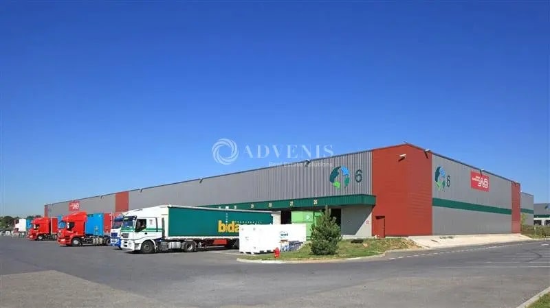 Location Entrepôt 6 207 m² - Photo 1