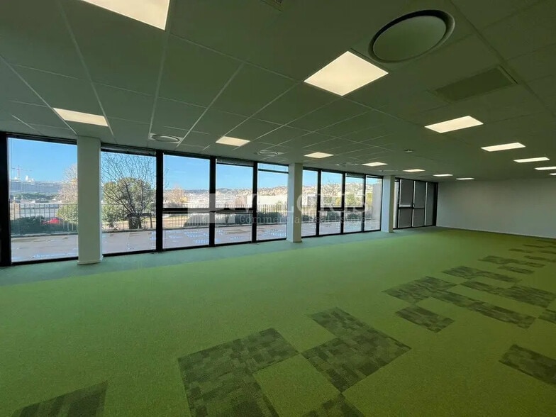 Office in Marseille to rent - Building Photo - Image 3 of 21