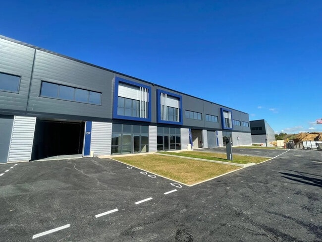 Location Local d'activités 306 m² à 3 444 m²