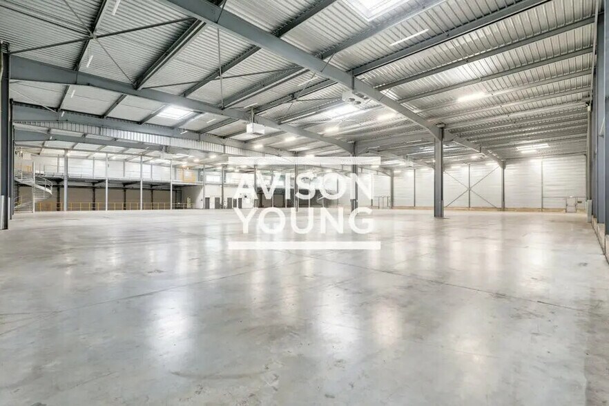 Light Industrial in Villeparisis to rent - Interior Photo - Image 2 of 7