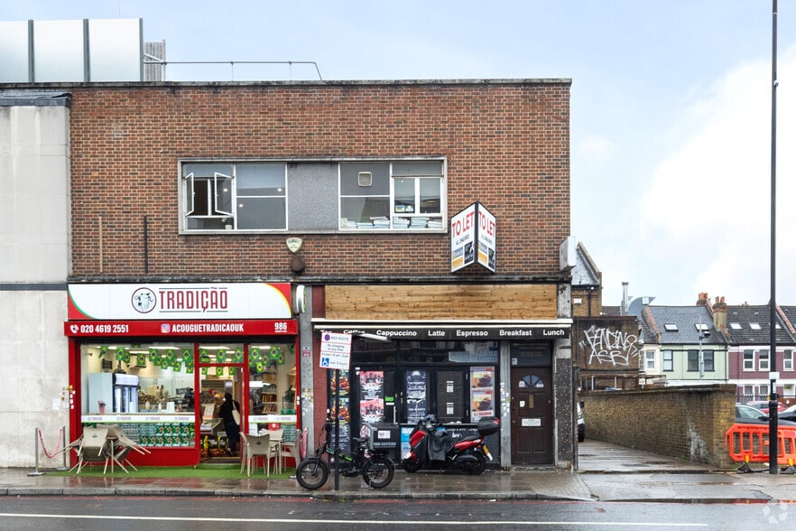 984 Garratt Ln, London to rent - Building Photo - Image 2 of 2