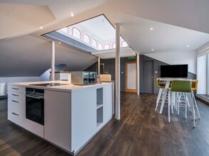 64 Queens Rd, Aberdeen to rent Interior Photo- Image 1 of 8