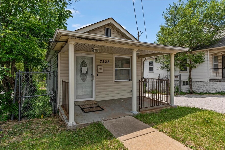 7228 West Florissant Ave, Jennings, MO for sale - Primary Photo - Image 1 of 14