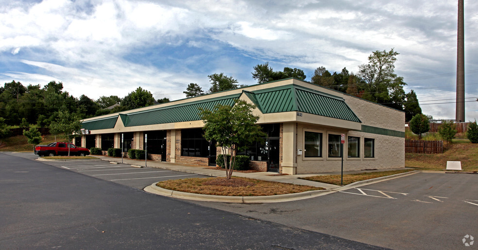 11915 N Tryon St, Charlotte, NC for sale - Primary Photo - Image 1 of 1